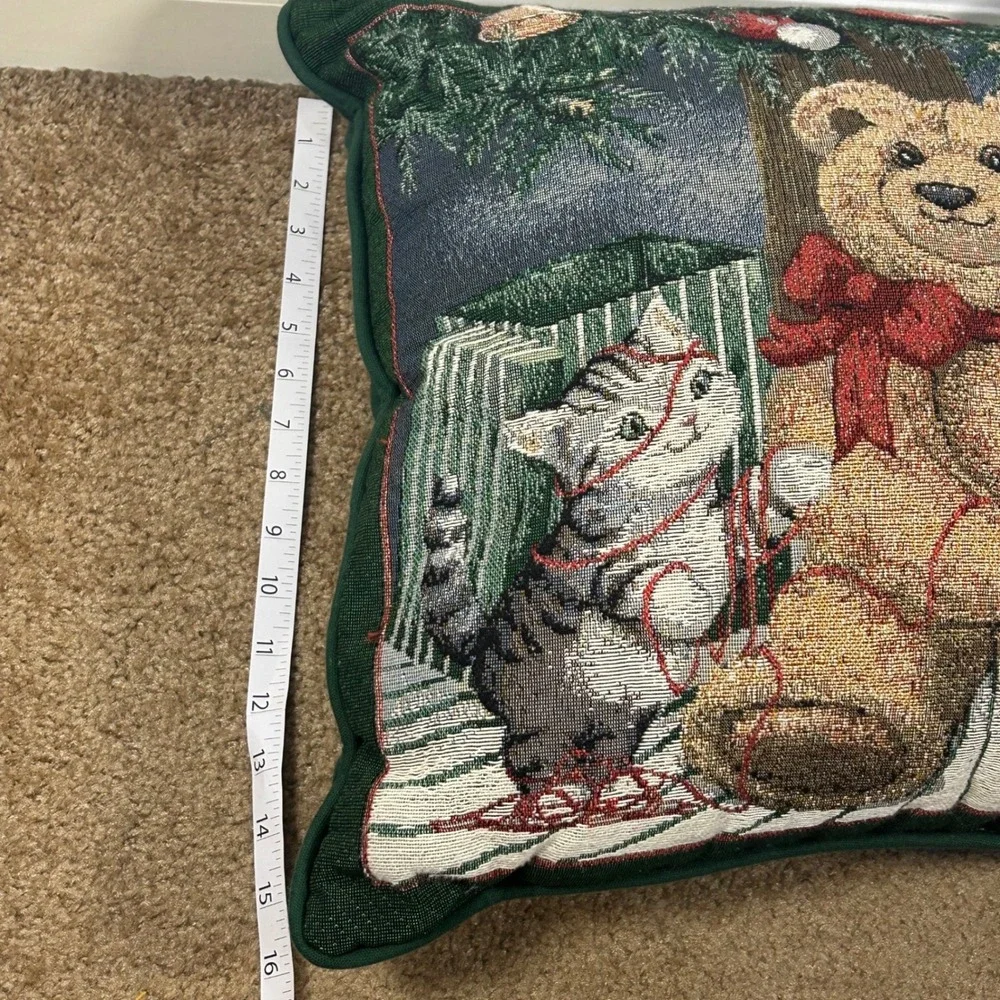 Vintage Newport Christmas Pals Holiday Tapestry Throw Pillow‎ Green Trim 16x16